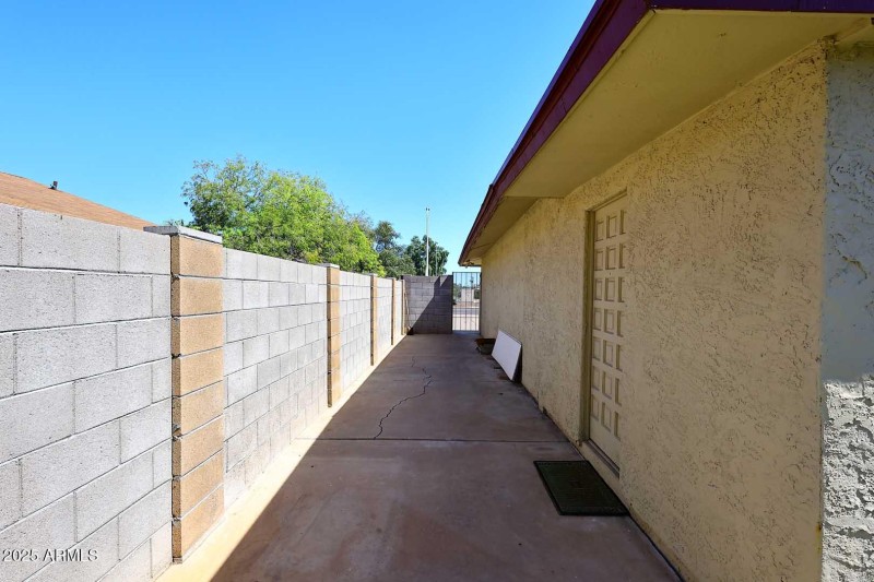Side Yard-Walkway