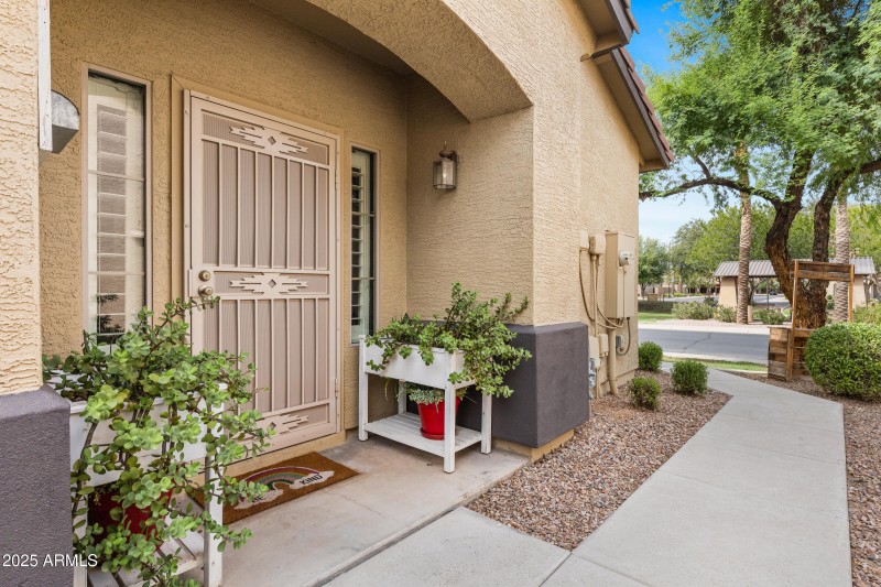 1523 E Elgin St-4