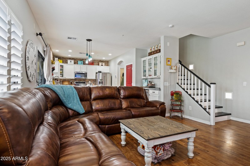 1523 E Elgin St-10