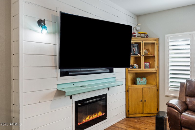 1523 E Elgin St-12
