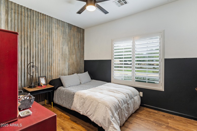 1523 E Elgin St-14