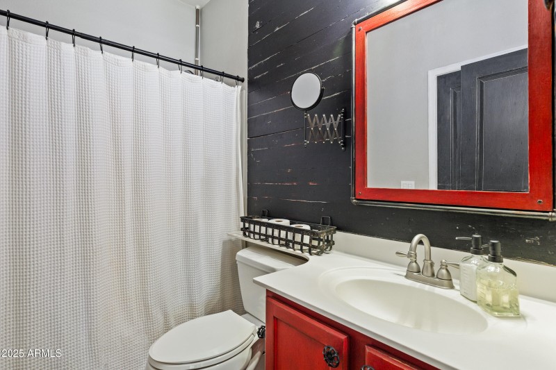 1523 E Elgin St-16