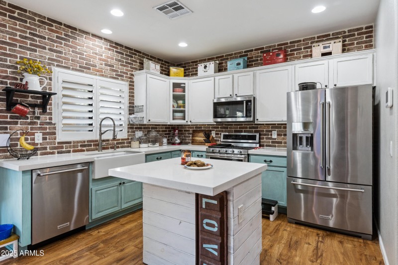 1523 E Elgin St-18