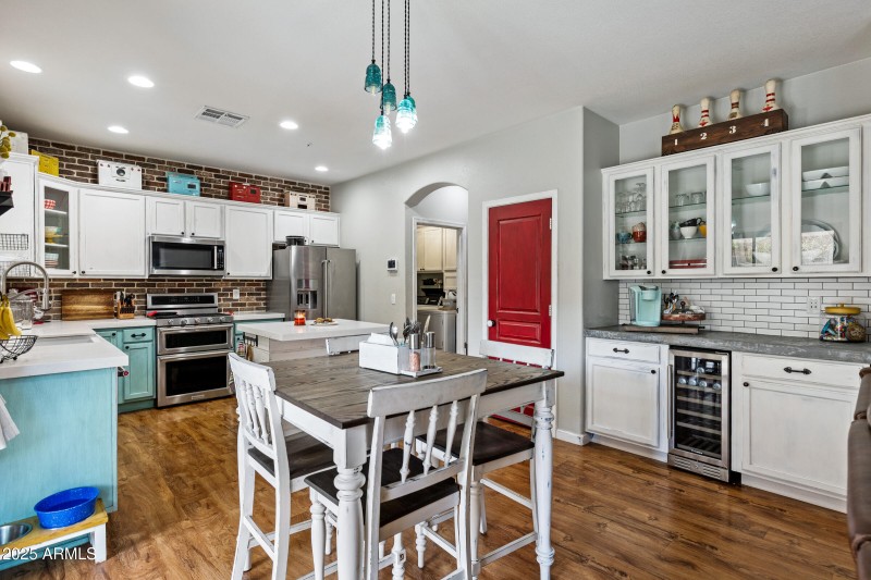 1523 E Elgin St-19