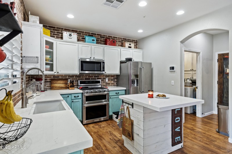 1523 E Elgin St-21