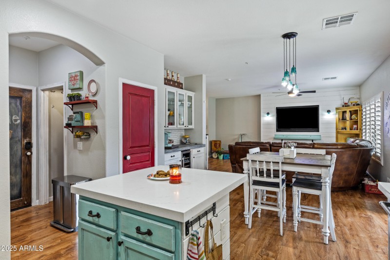 1523 E Elgin St-22