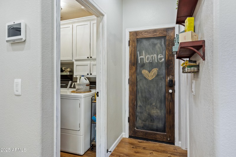 1523 E Elgin St-25