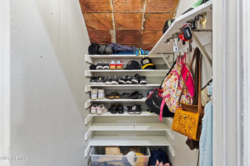 1523 E Elgin St-26