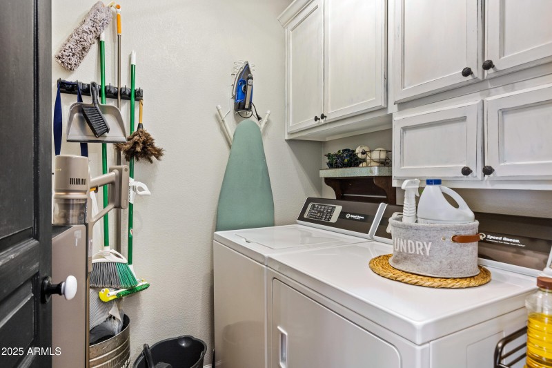 1523 E Elgin St-27