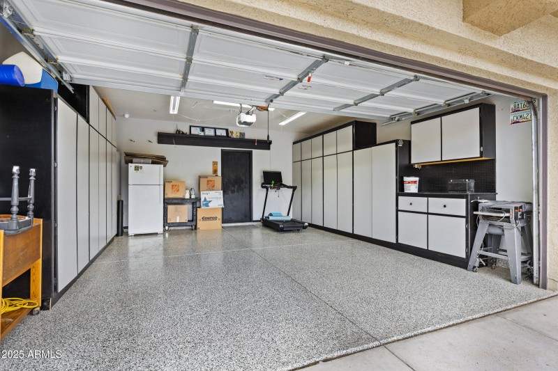 1523 E Elgin St-28