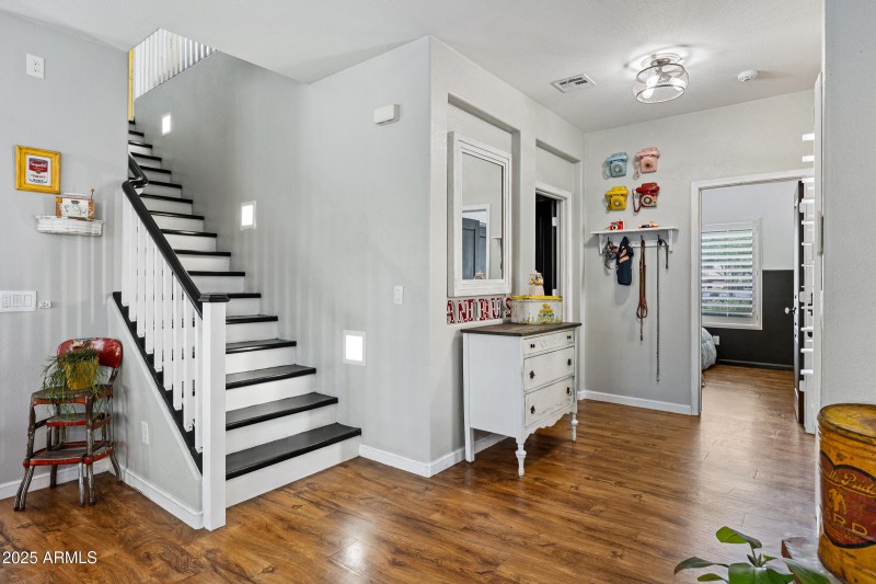 1523 E Elgin St-29