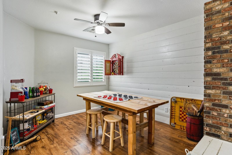1523 E Elgin St-31