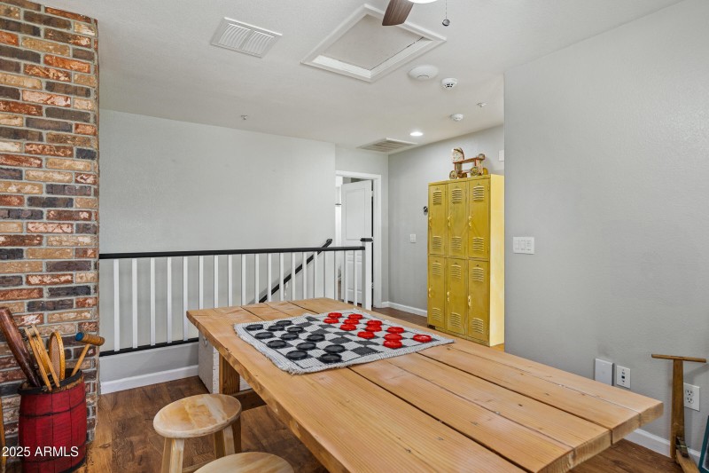 1523 E Elgin St-32