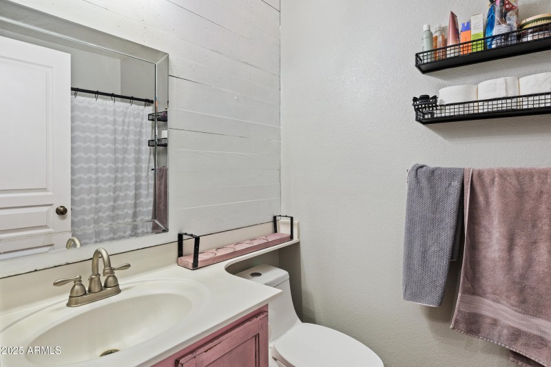 1523 E Elgin St-34