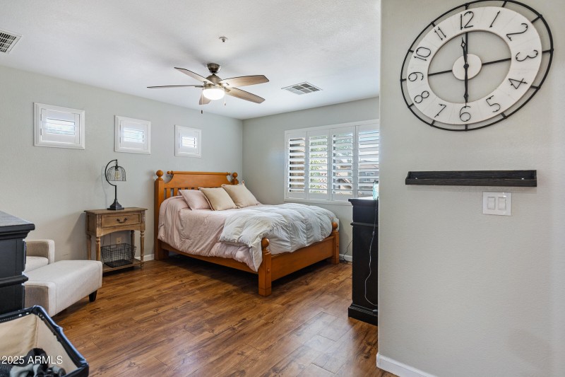 1523 E Elgin St-35
