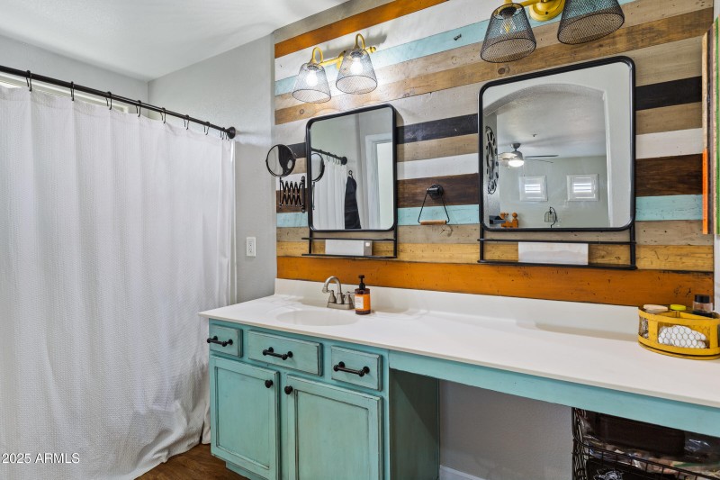 1523 E Elgin St-38