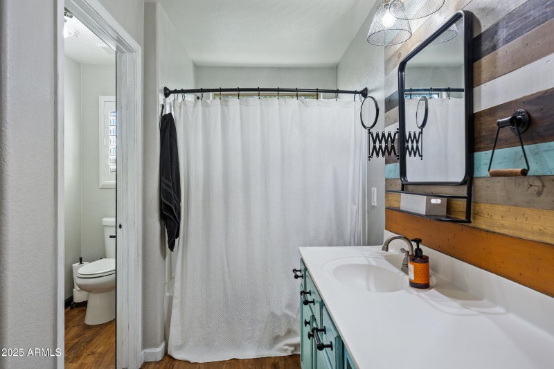 1523 E Elgin St-39