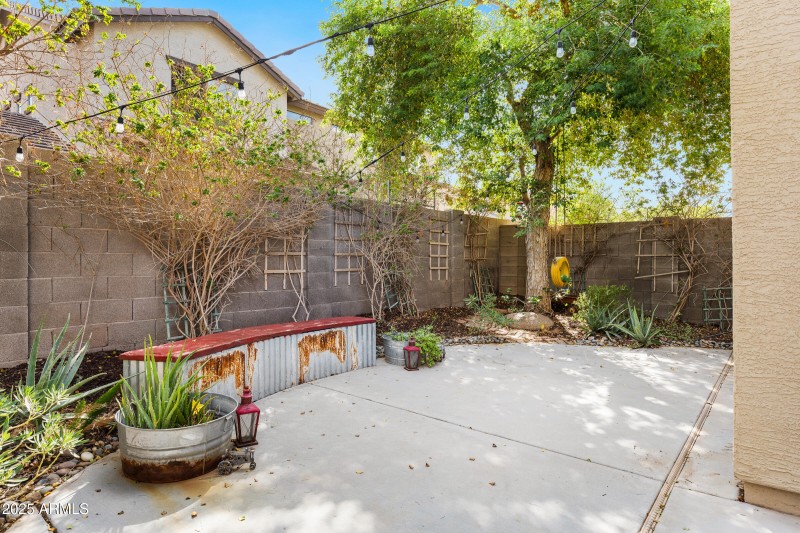 1523 E Elgin St-43
