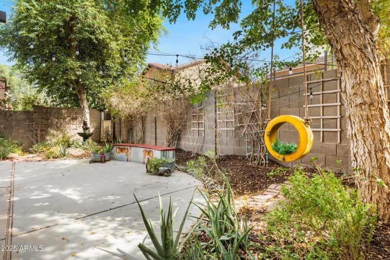 1523 E Elgin St-44