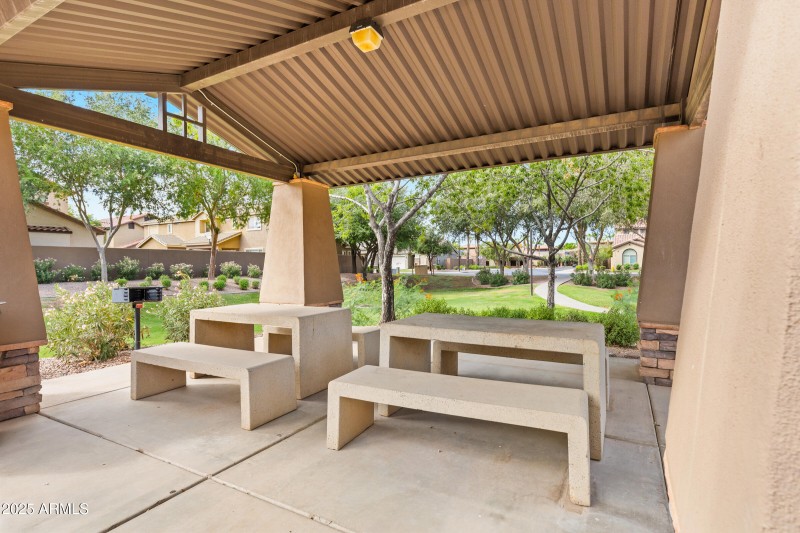 1523 E Elgin St-48