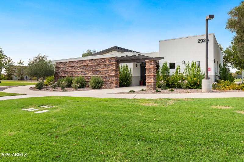 1523 E Elgin St-58