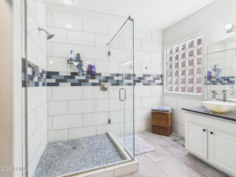 CAM02404G0-PR0144-STILL006