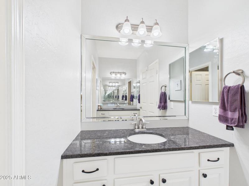 CAM02404G0-PR0144-STILL012