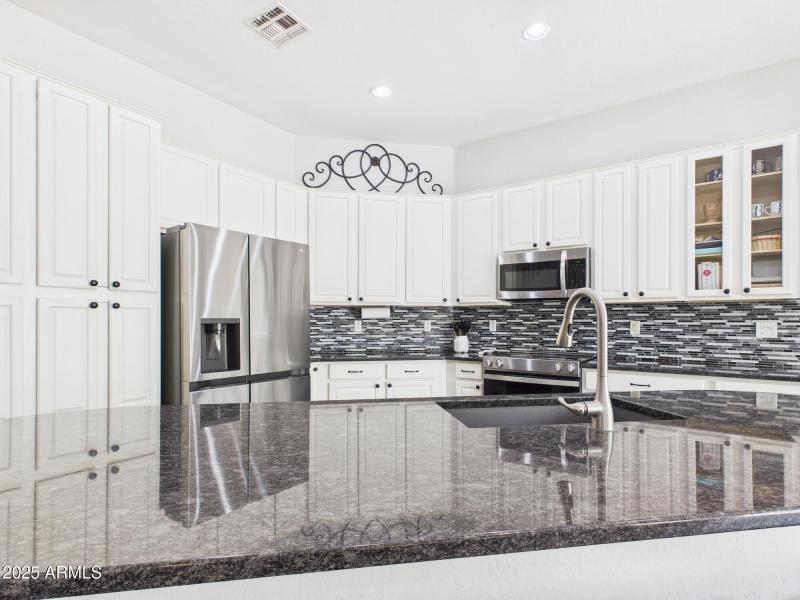 CAM02404G0-PR0144-STILL021