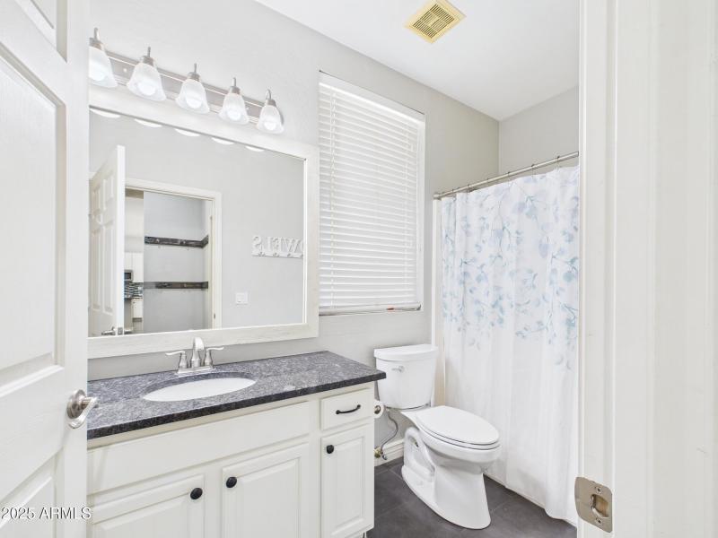 CAM02404G0-PR0144-STILL023