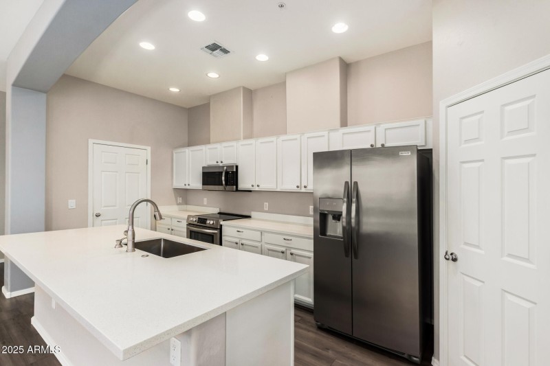 42424 N GAVILAN PEAK PKWY 55206