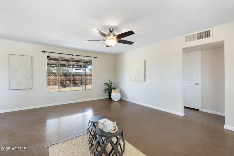 11 - 7240 E Garfield St