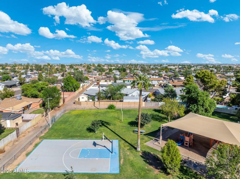 71 - 7240 E Garfield St