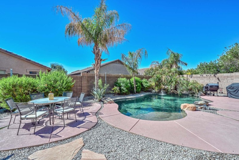 Backyard-Pool