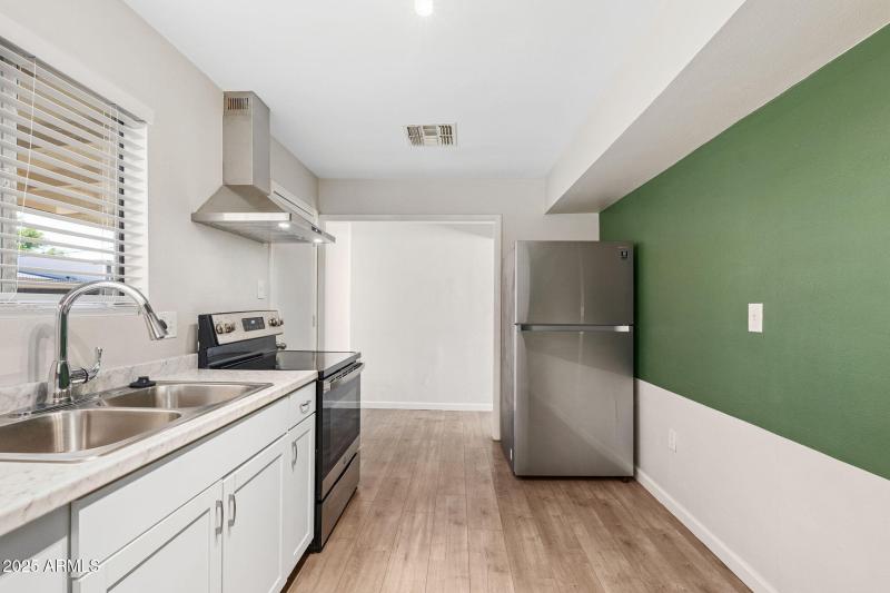 913 W Highland Avenue