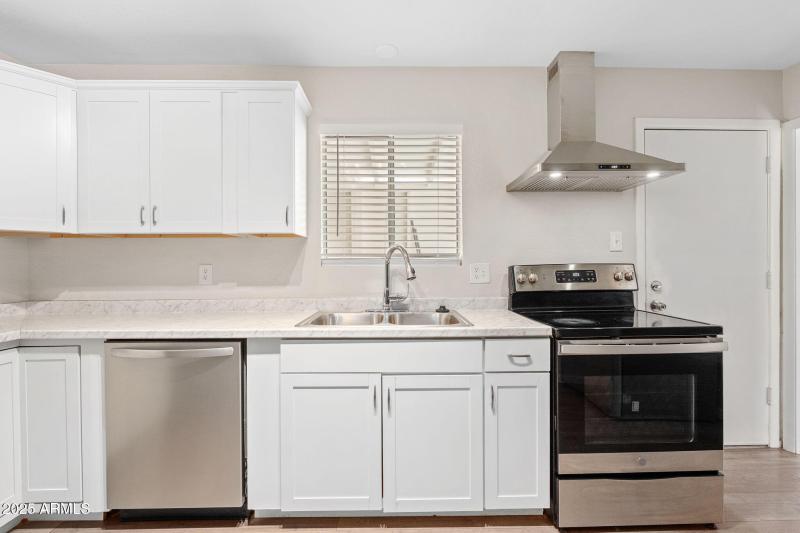 913 W Highland Avenue