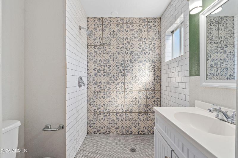 913 W Highland Avenue