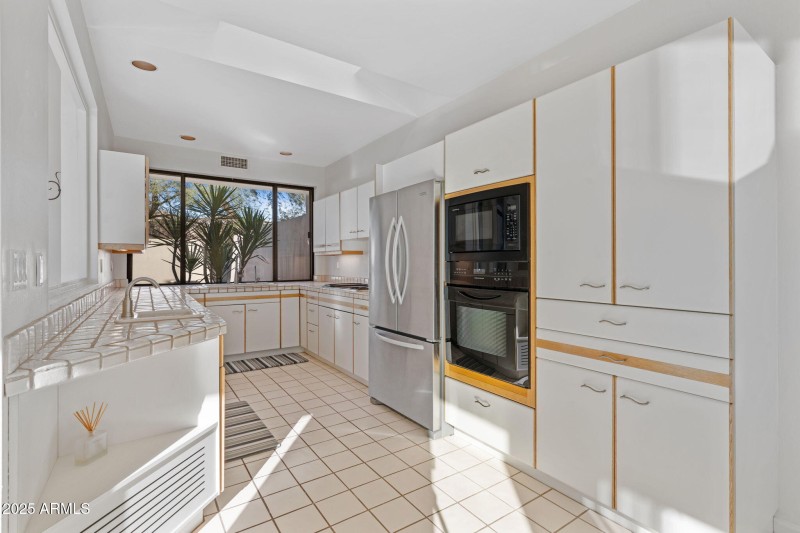 8-web-or-mls-8510-e-vista-bonita-dr