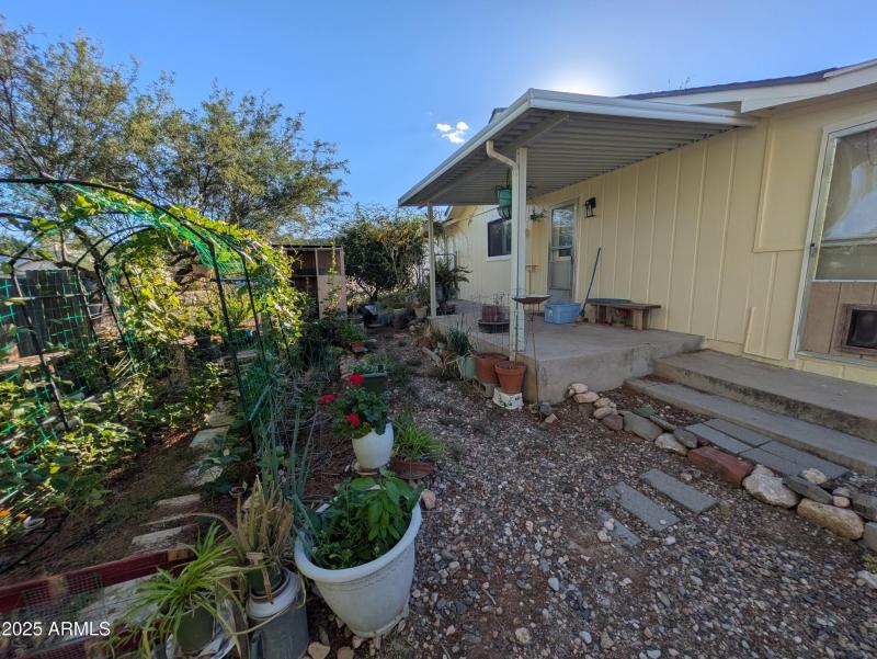 Covered Patio / Fenced Garden