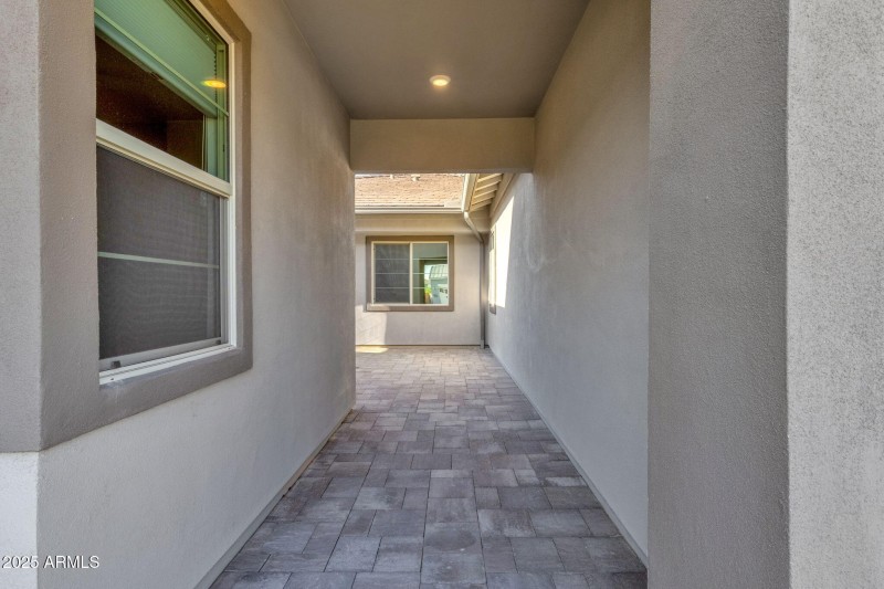 4-web-or-mls-1266-e-donato-dr