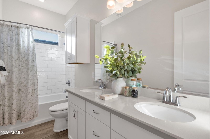 11-web-or-mls-1266-e-donato-dr