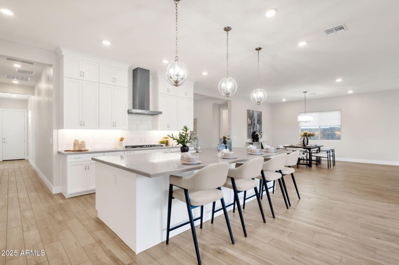 29-web-or-mls-1266-e-donato-dr