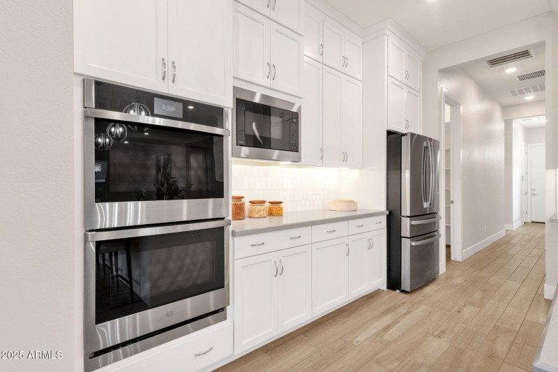 31-web-or-mls-1266-e-donato-dr