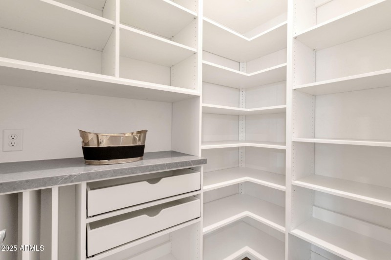 32-web-or-mls-1266-e-donato-dr