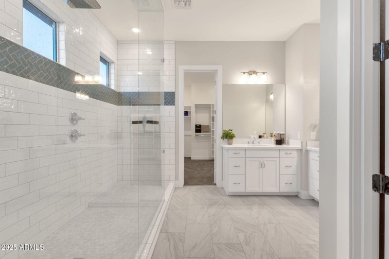 40-web-or-mls-1266-e-donato-dr