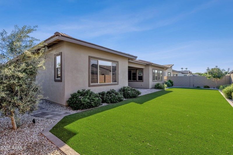 53-web-or-mls-1266-e-donato-dr