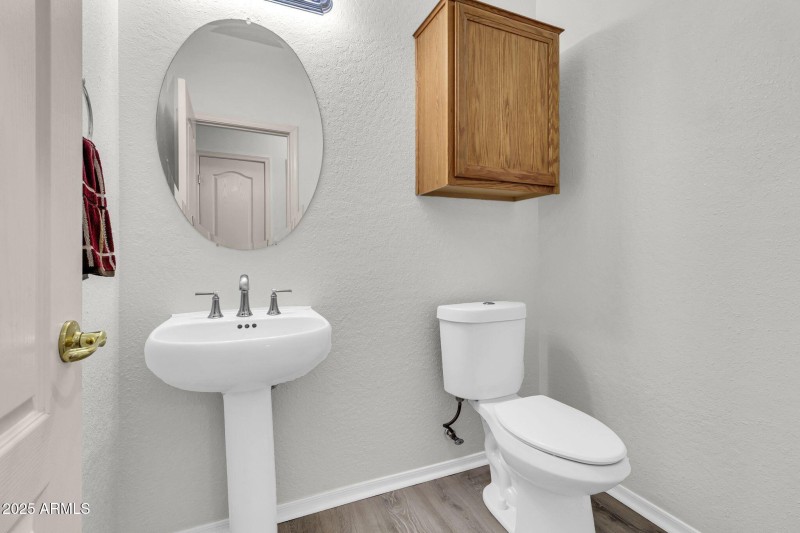 Guest Bath off Great Room