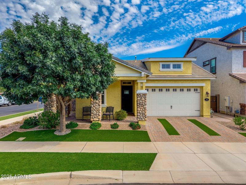 2731 S Wildrose