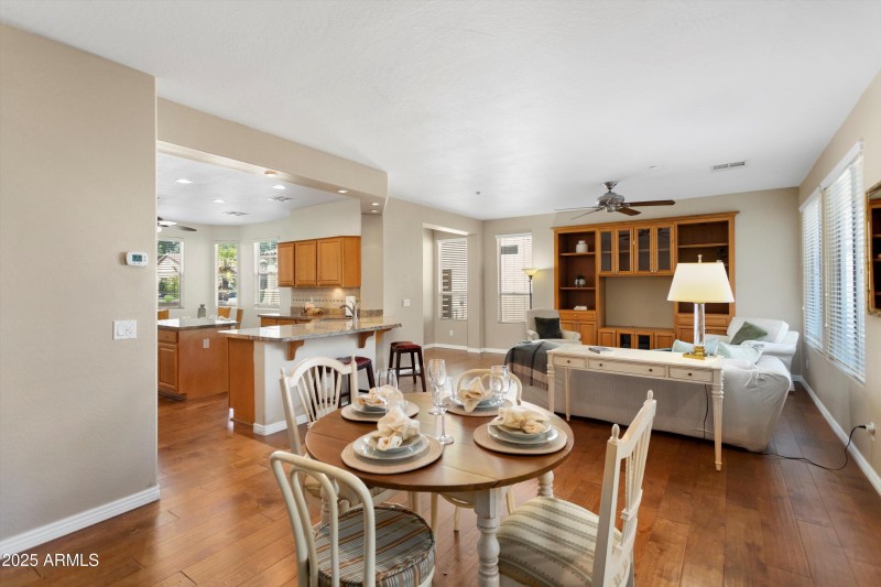 DINING/GRT ROOM