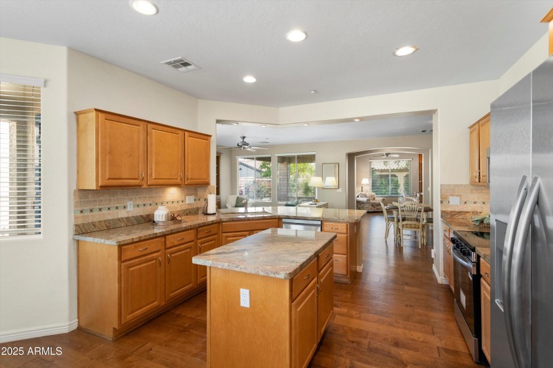 KITCHEN ISLAND