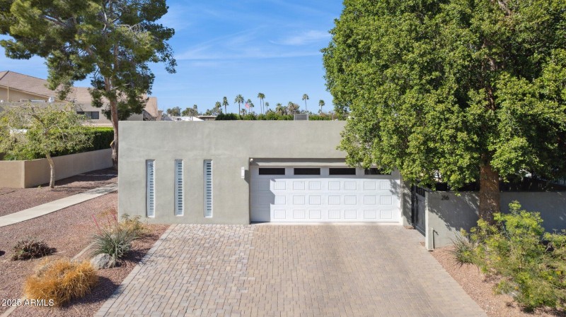 Oversized 2 car garage